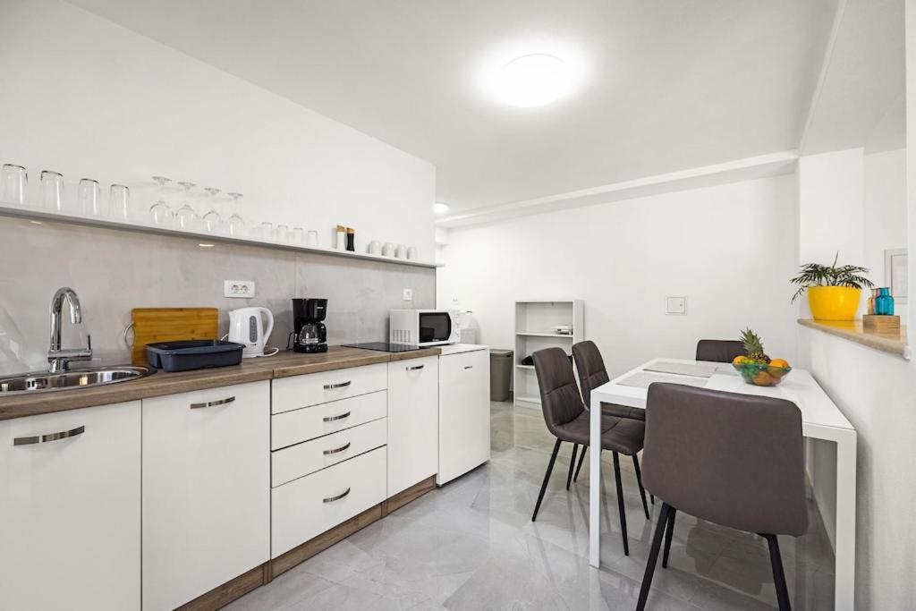 Apartment Olive Garden Near Pula 3 Km From Center And Only 4 Km From The Beach For 4 Persons 外观 照片