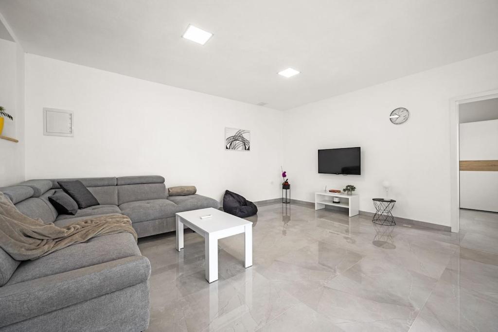 Apartment Olive Garden Near Pula 3 Km From Center And Only 4 Km From The Beach For 4 Persons 外观 照片