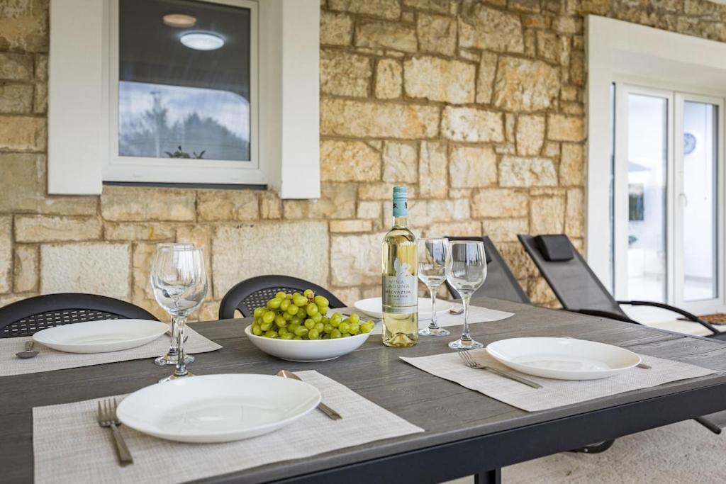 Apartment Olive Garden Near Pula 3 Km From Center And Only 4 Km From The Beach For 4 Persons 外观 照片
